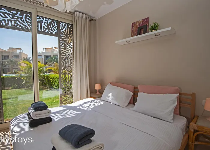Ollystays - Free & Pool Access, Mangroovy 2br, El Gouna Daire *